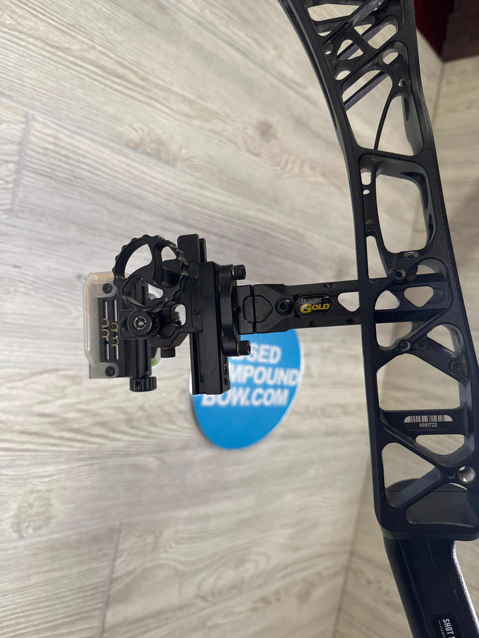 Mathews Lift 29.5 LH 29" 70lb Black Bow/Black Gold 4 pin slider