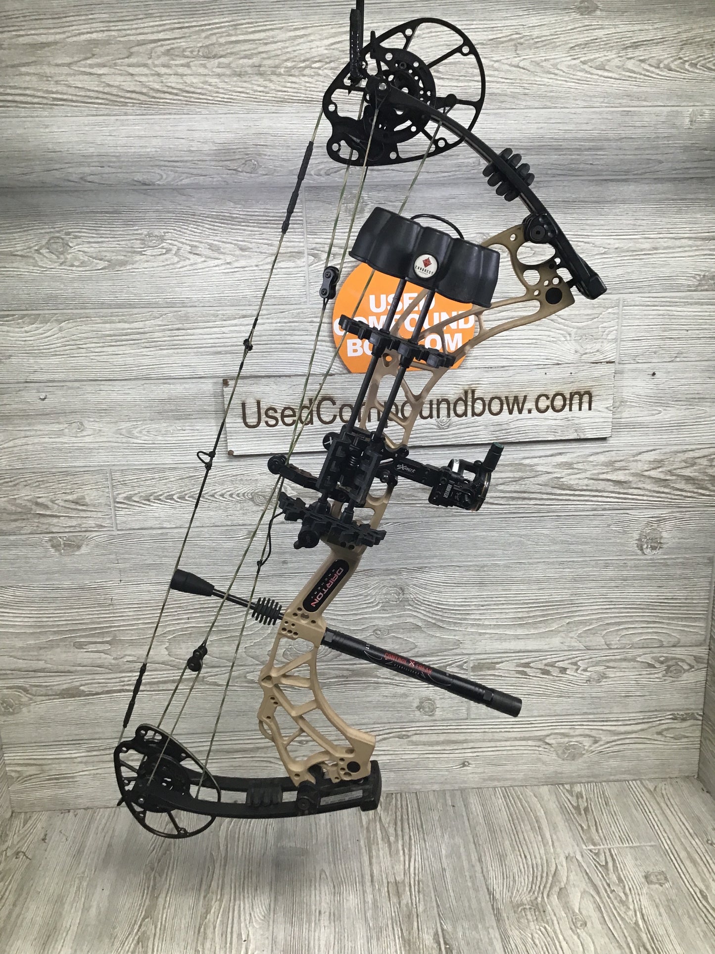 Darton Prelude 32 RIght Handed 60-70# Tan Riser Black limb package