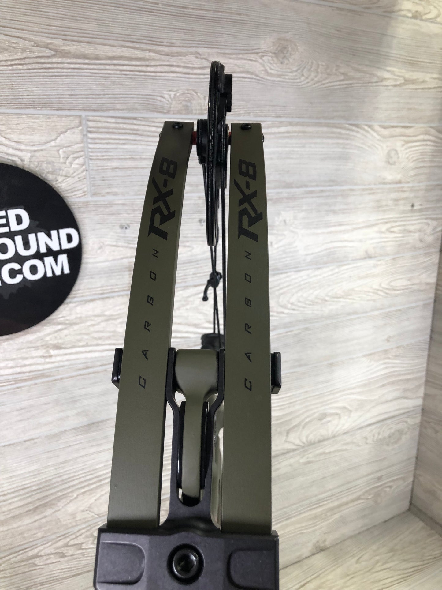 Used Hoyt RX-8 Right Handed Wilderness Green 70lbs 25-30"