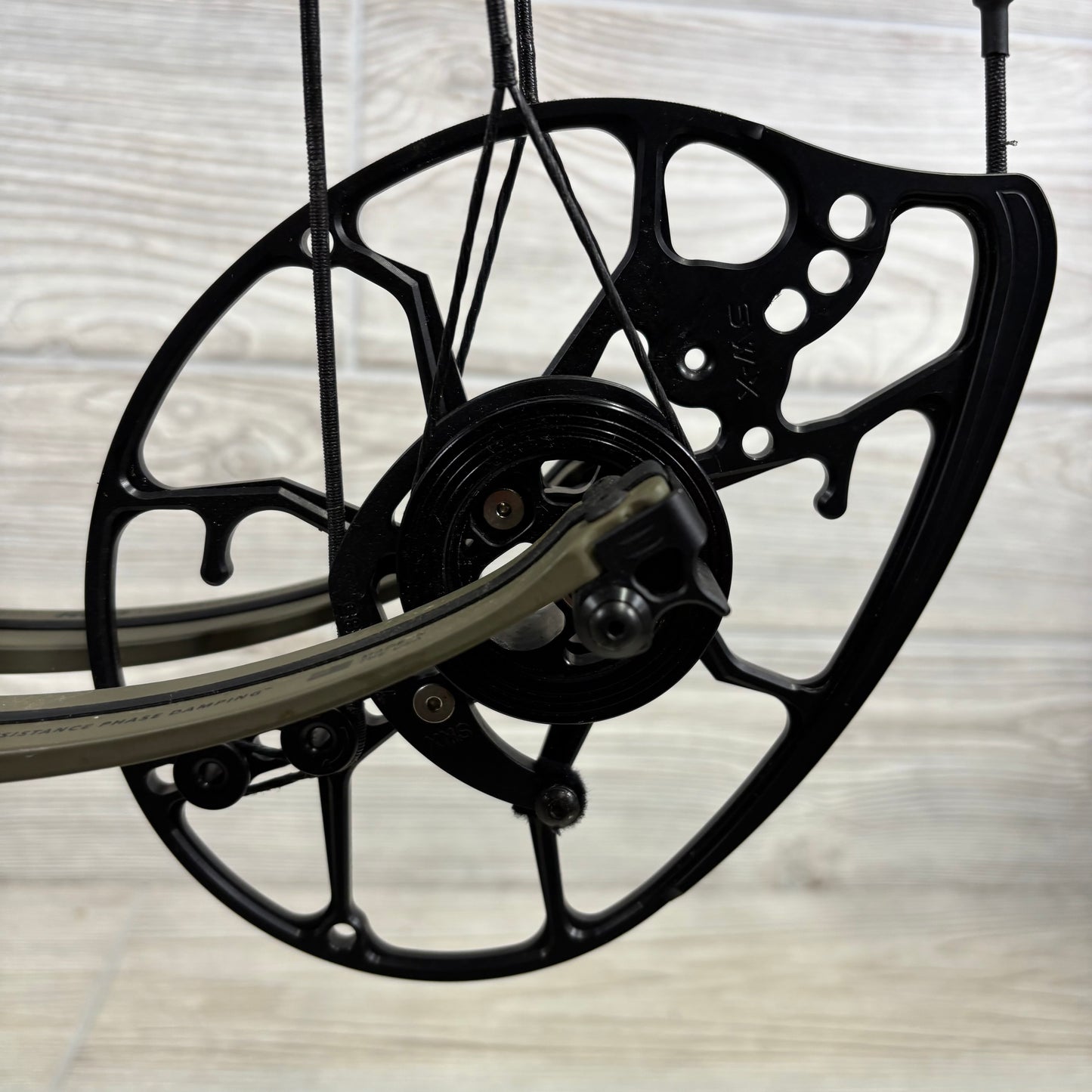 Used Mathews Lift 29.5 Green Ambush Left Handed