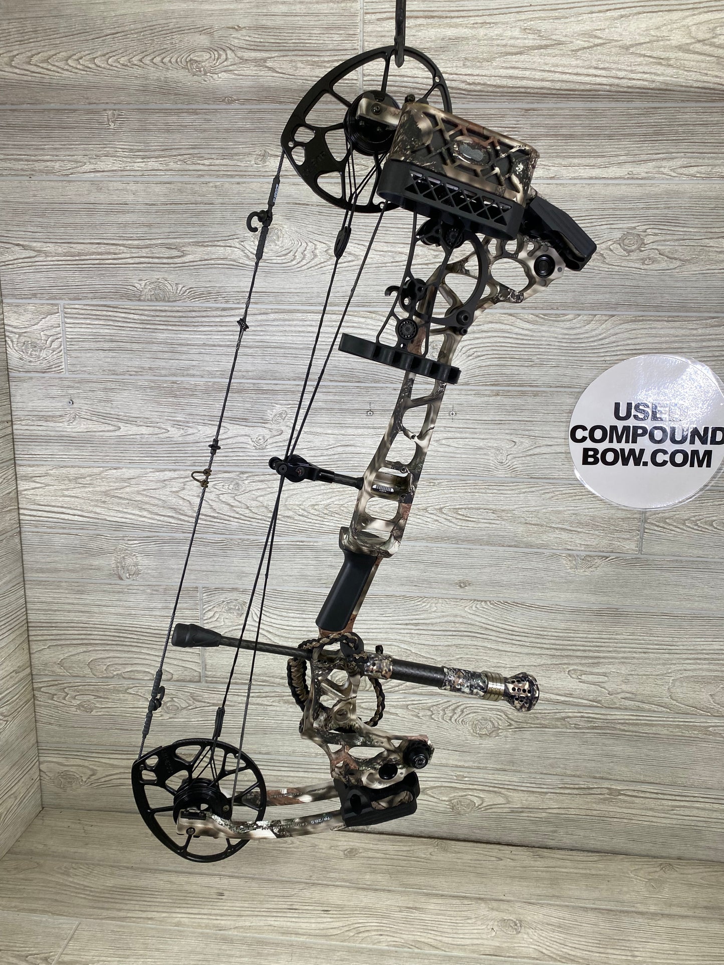 Mathews Triax 70lb 30" Lost XD camo Right Hand Bow