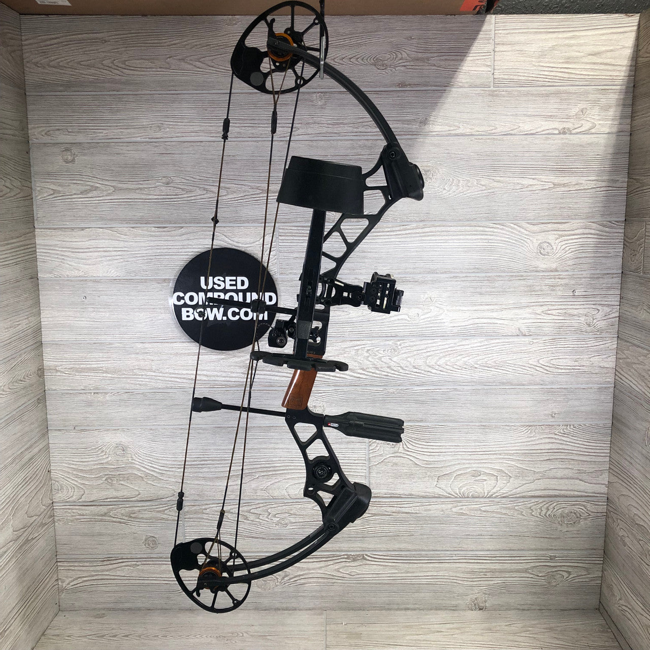 Mission Blaze RH black Bow Package with gas strings