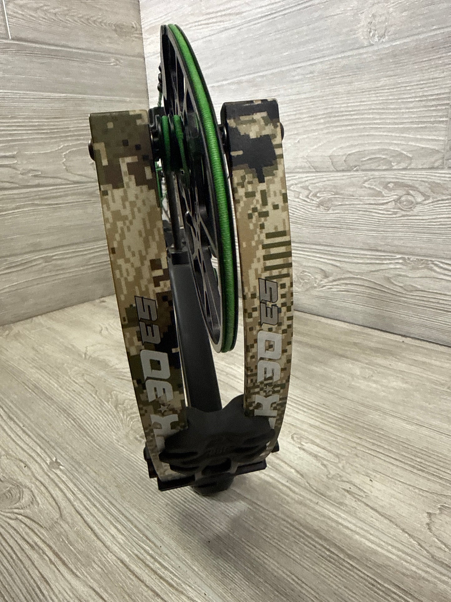 2024 PSE Nock 30 ES Right Hand Black riser sitka limbs 70lbs 27-31