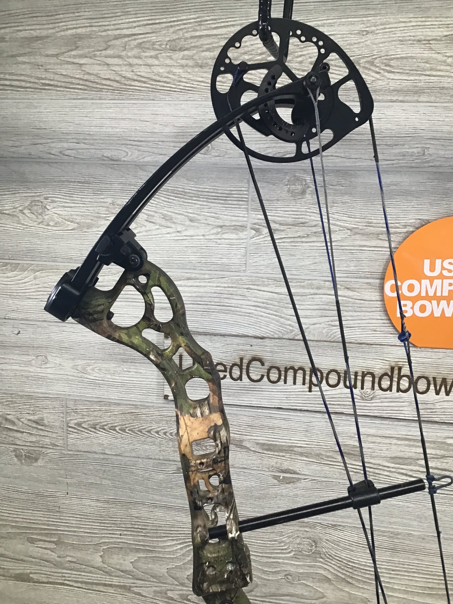 Bear Crux Left Handed bow 25.5-30.5 70# camo
