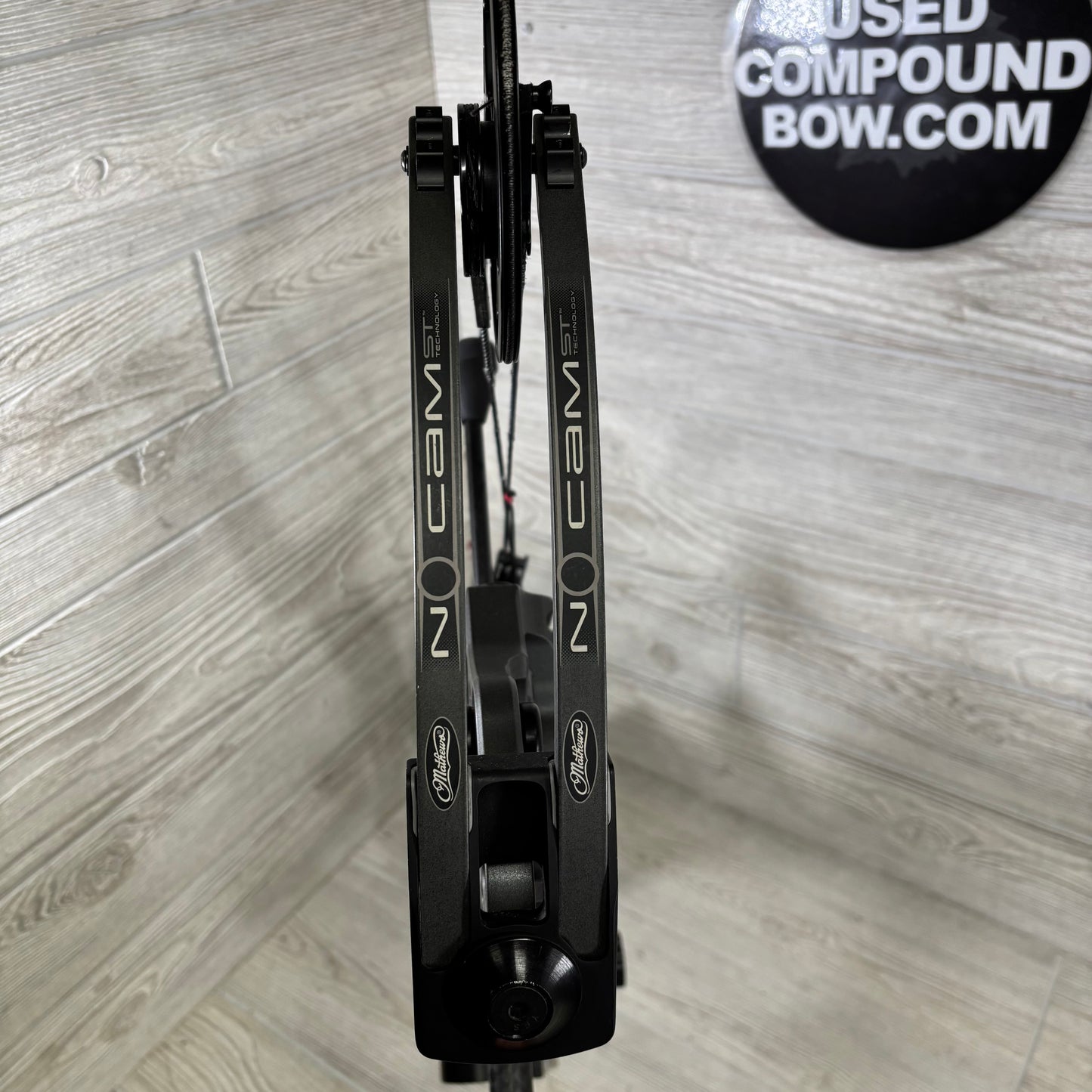 Used Mathews No Cam HTX 26"/70# Right Handed Package