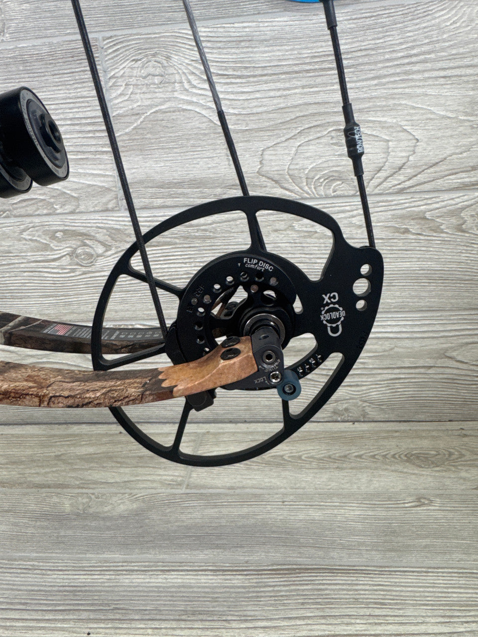 Bowtech Carbon One X 60-70# LH Mossy oak Camo