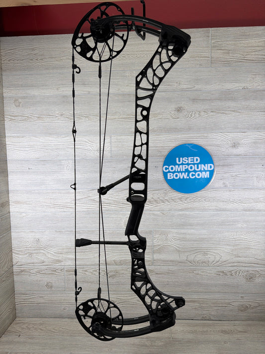 Used Mathews Phase 4 33 30" 75lb RH Black Bow