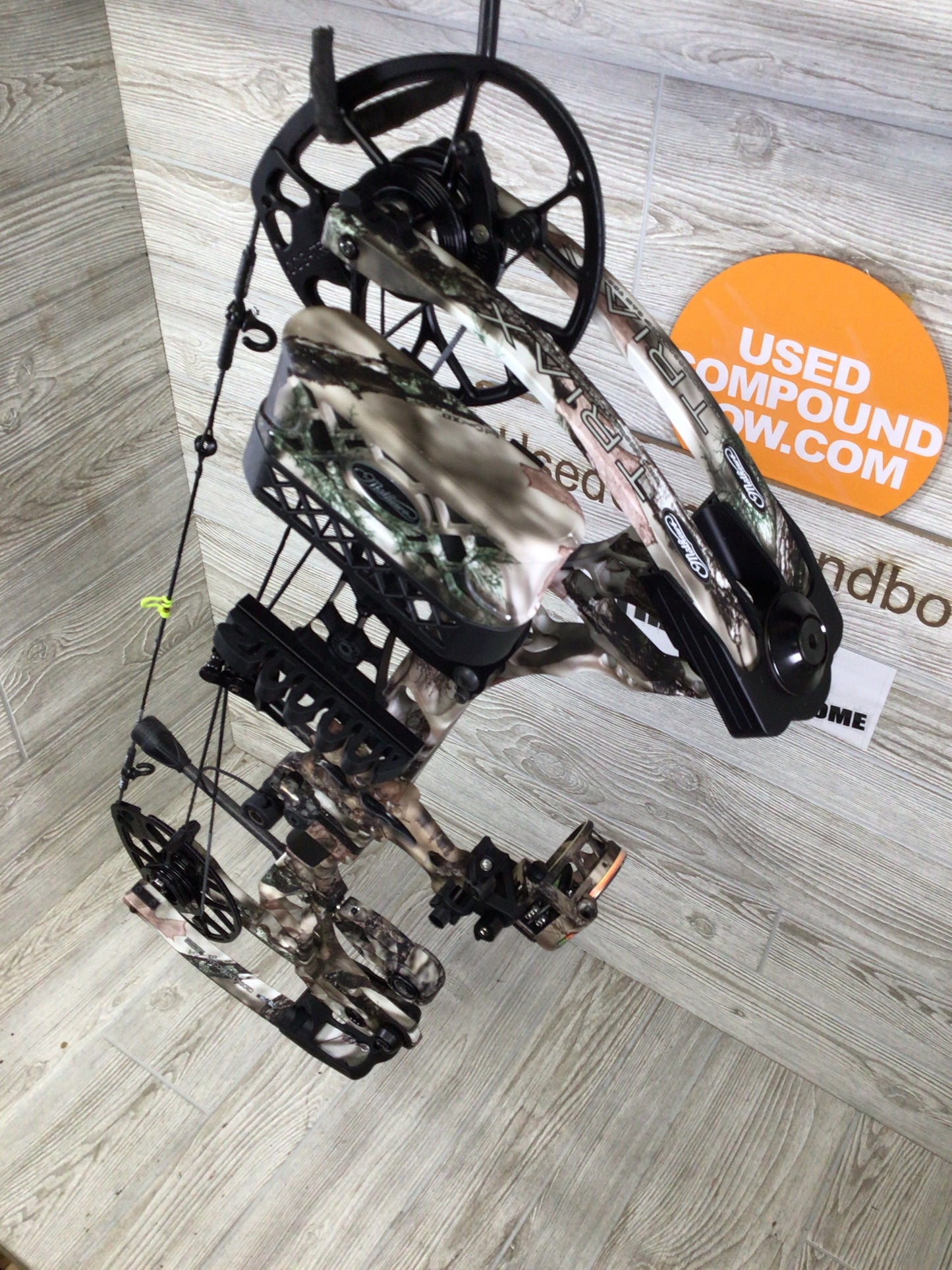 Mathews Triax 70lb 28" Lost Camo RH Bow LOADED Pkg