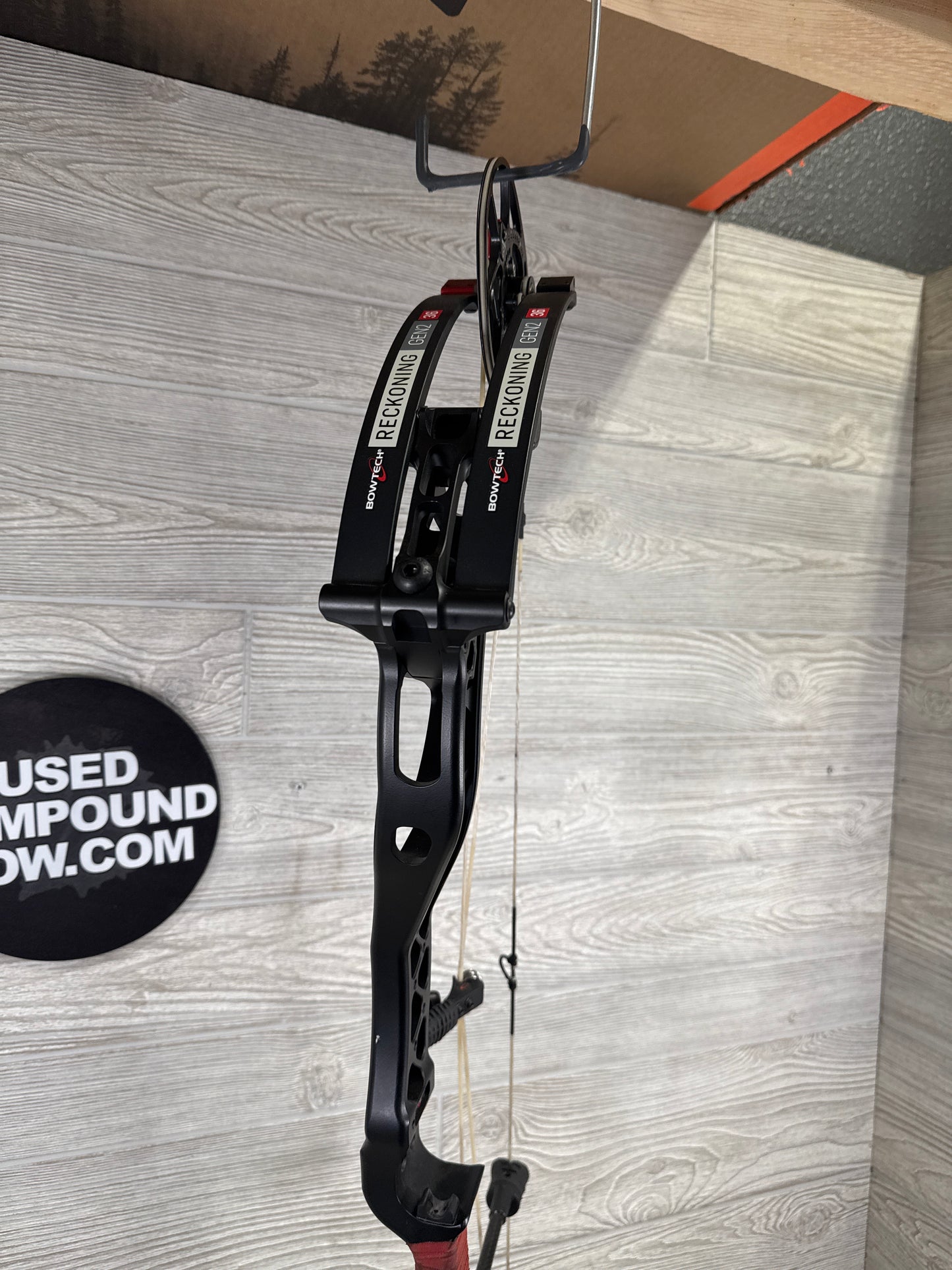 Used Bowtech Reckoning 36 Gen 2 (Long Cam) 60lb Black Bow