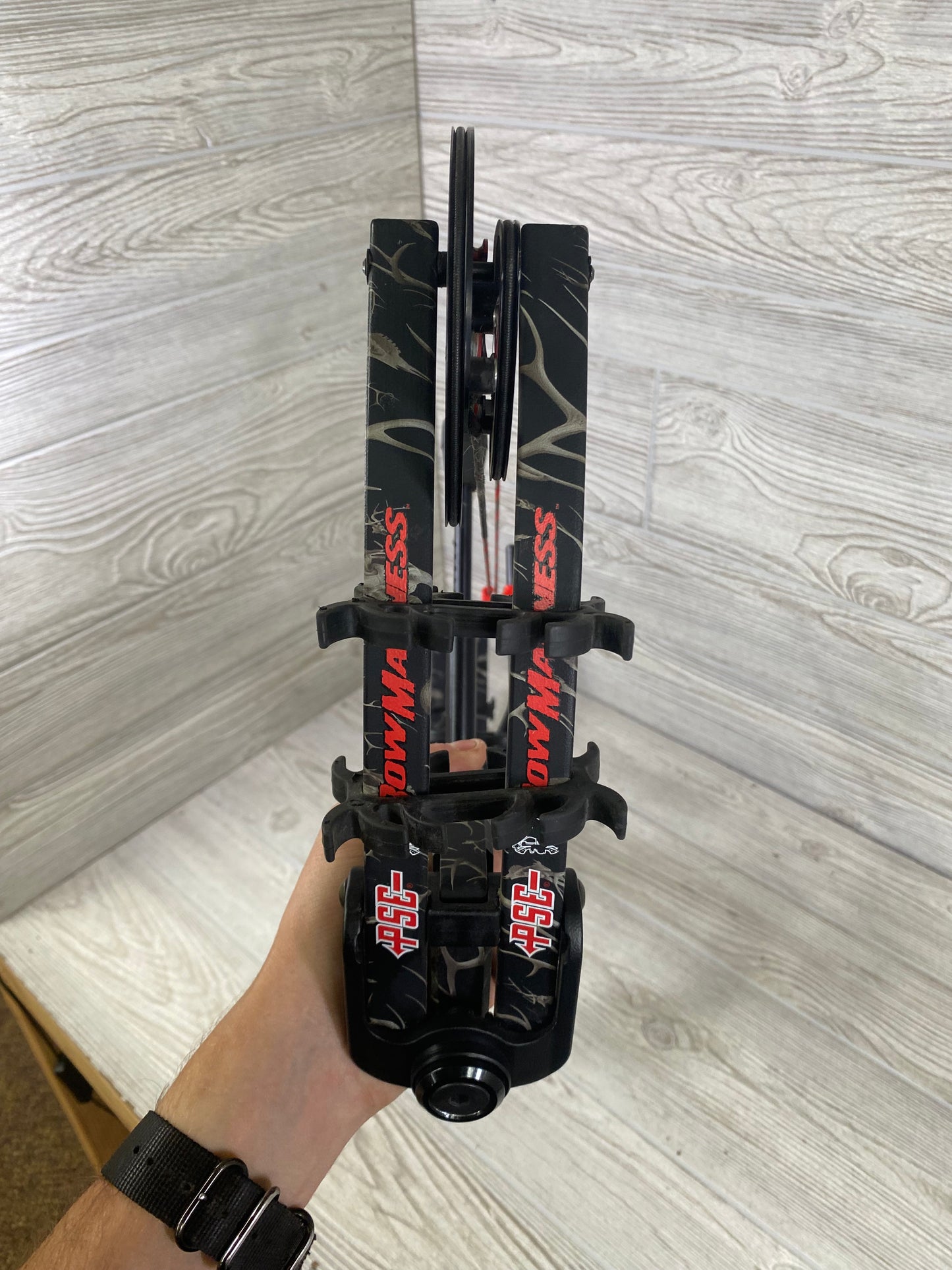 PSE Bow Madness Right Hand 25-30" 60-70lb Bow Pkg