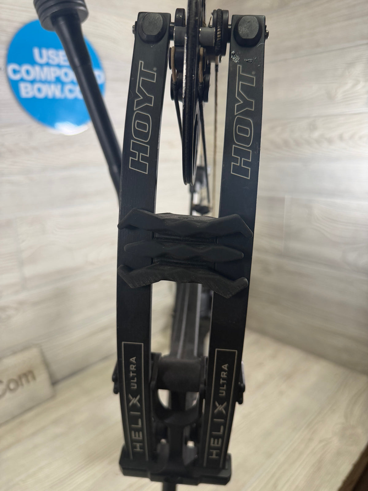 Used Hoyt Helix Ultra RH Black 29-32" 60-70# PKG