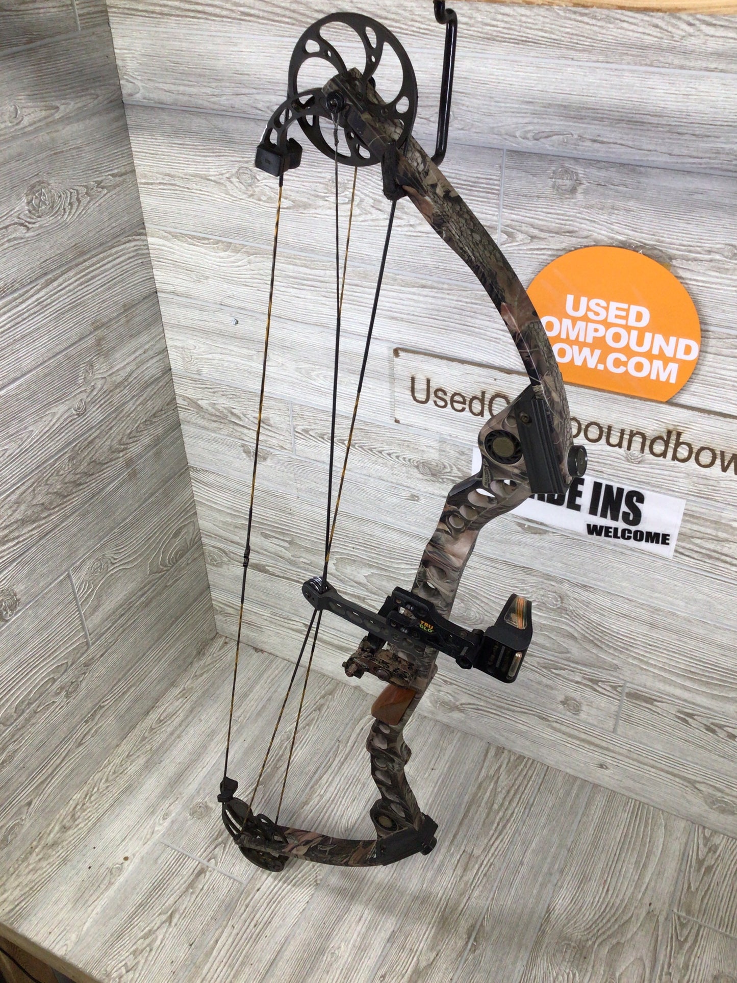 Used Mathews Ovation Right Handed 60-70# 30" package