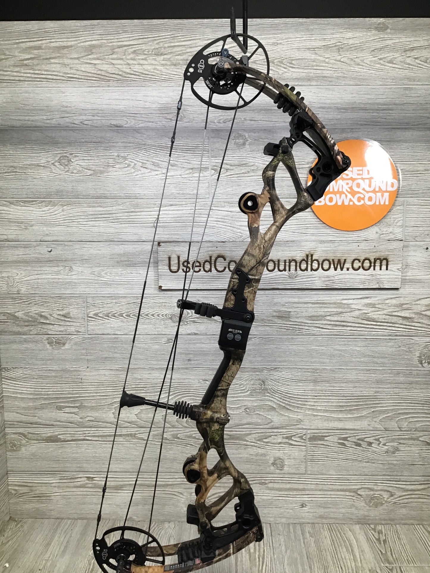 Bowtech Carbon One X 60-70# Right Hand Mossy Oak Country DNA