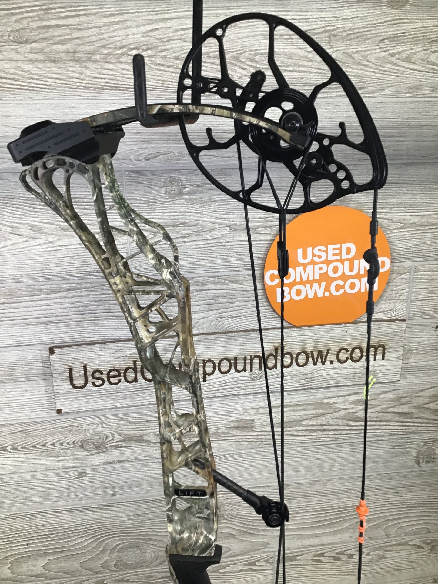 Used Mathews Lift 29.5 RH Realtree Edge
