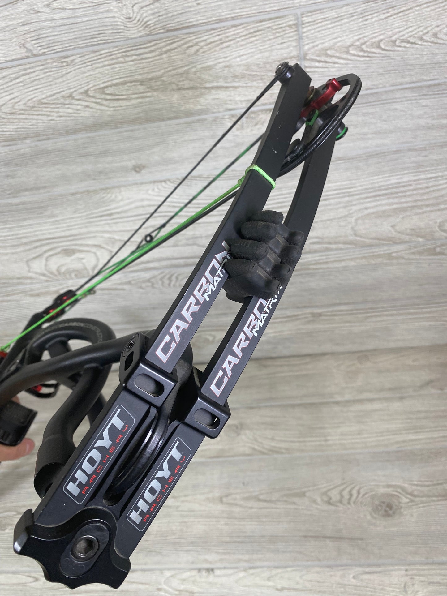Used Hoyt Carbon Matrix #2 RKT 28.5" 60-70#