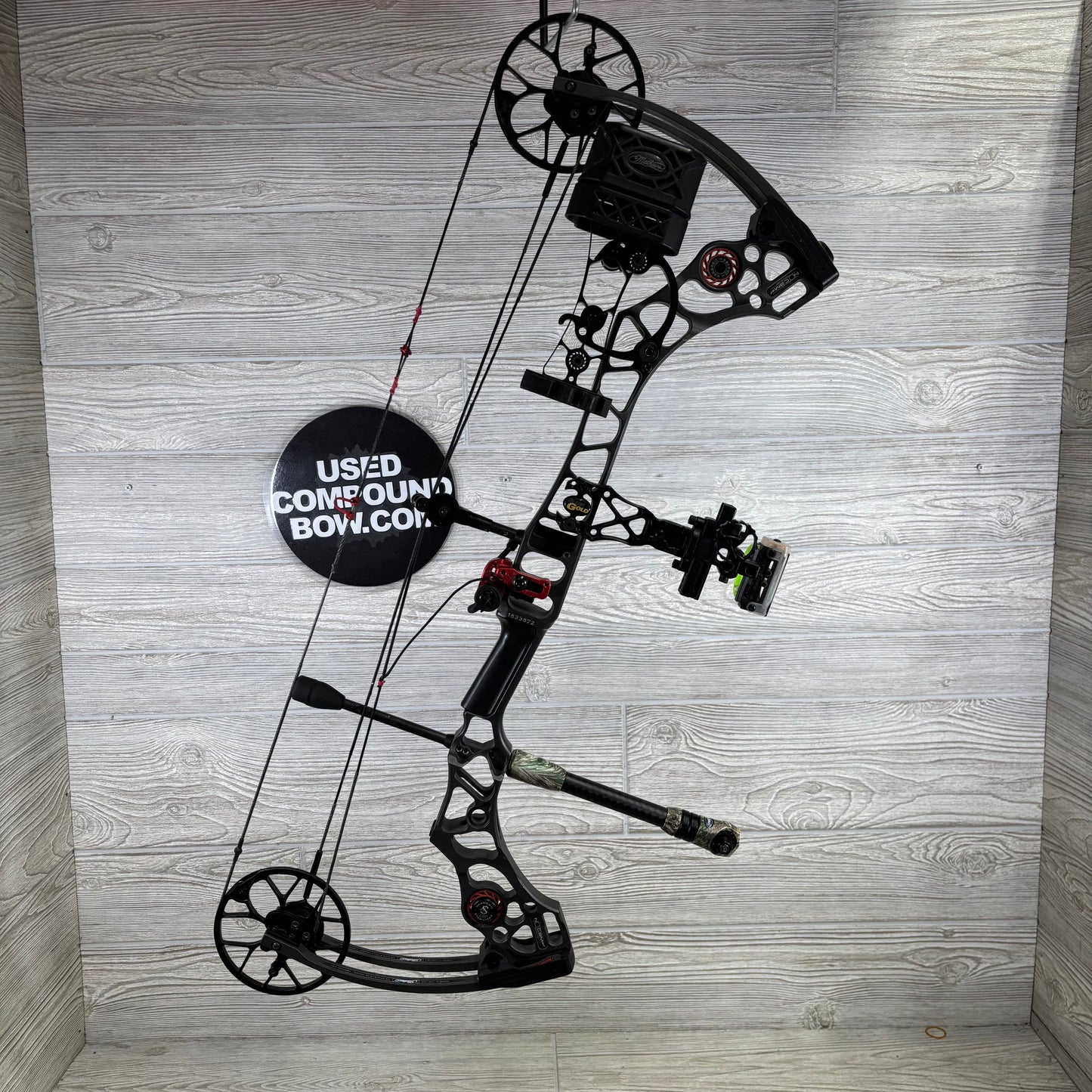 Used Mathews No Cam HTX 26"/70# Right Handed Package