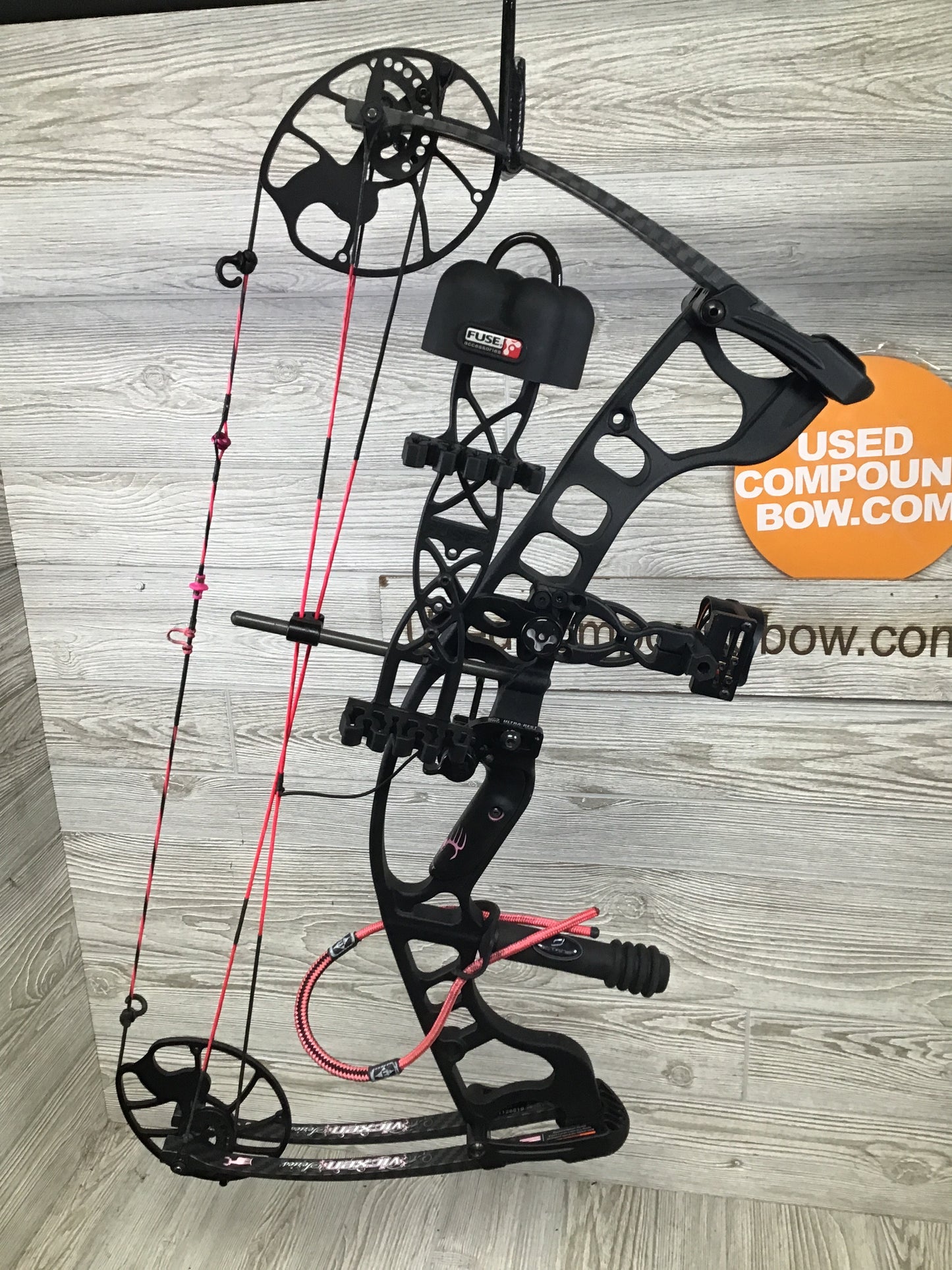 Used Hoyt Ignite Limited/Collectors Edition Vicxen RH RTH Package