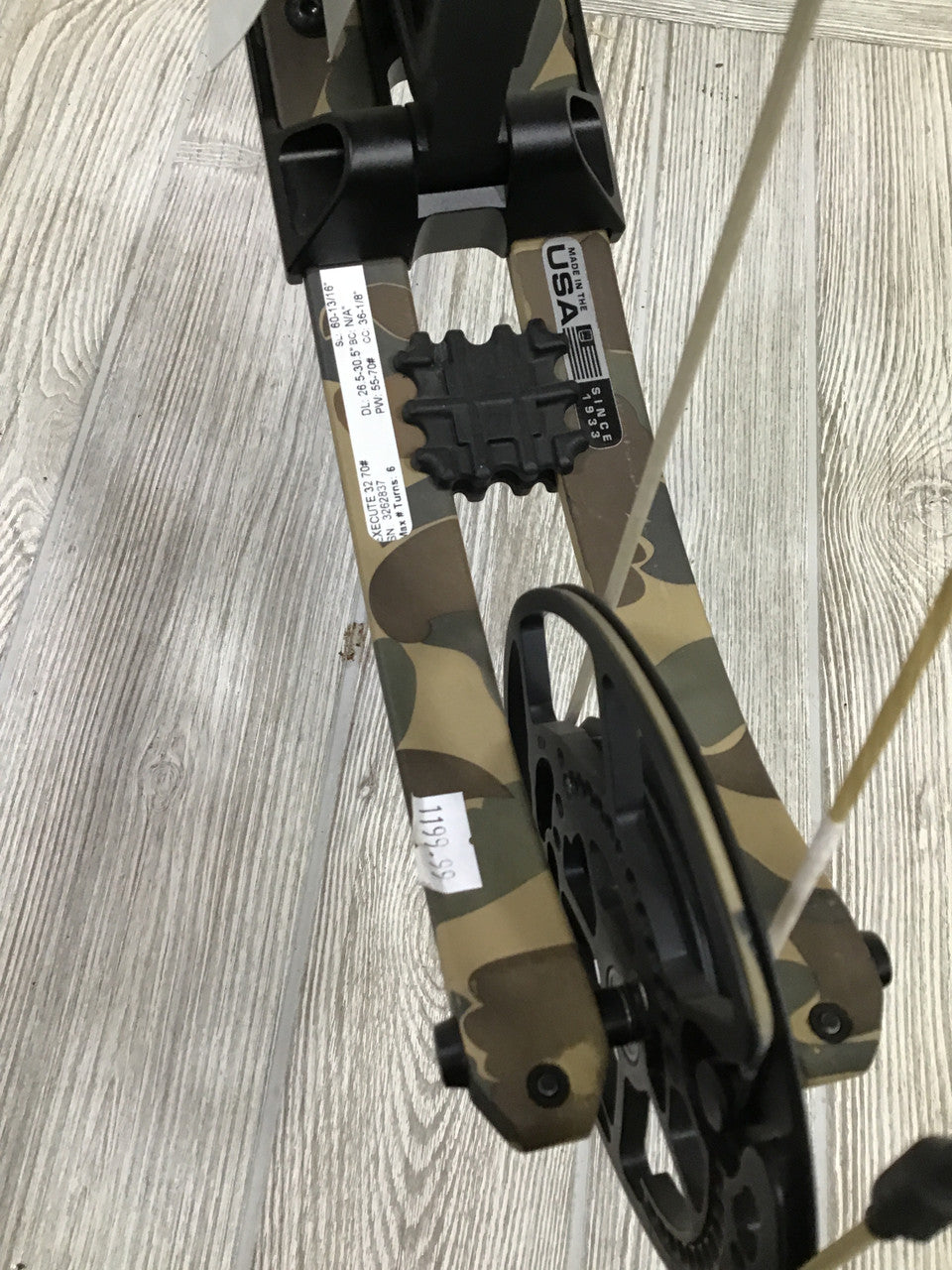 Bear Execute 32 RH 70lb Black Riser/Throwback Limbs Bow