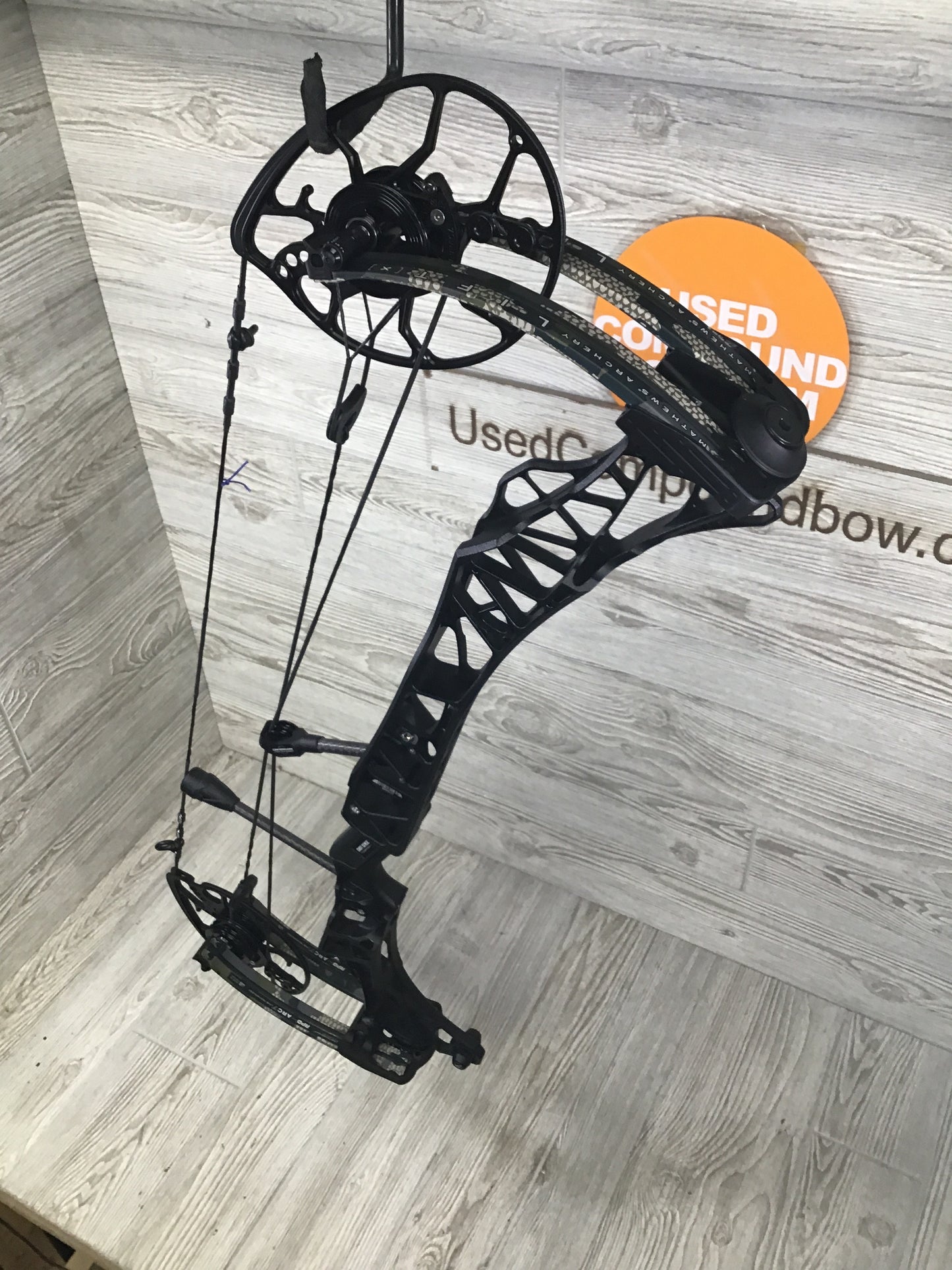 Used Mathews Lift X 29.5 Right Hand Black riser/Kuiu Verde limbs Bow 29.5"/70#