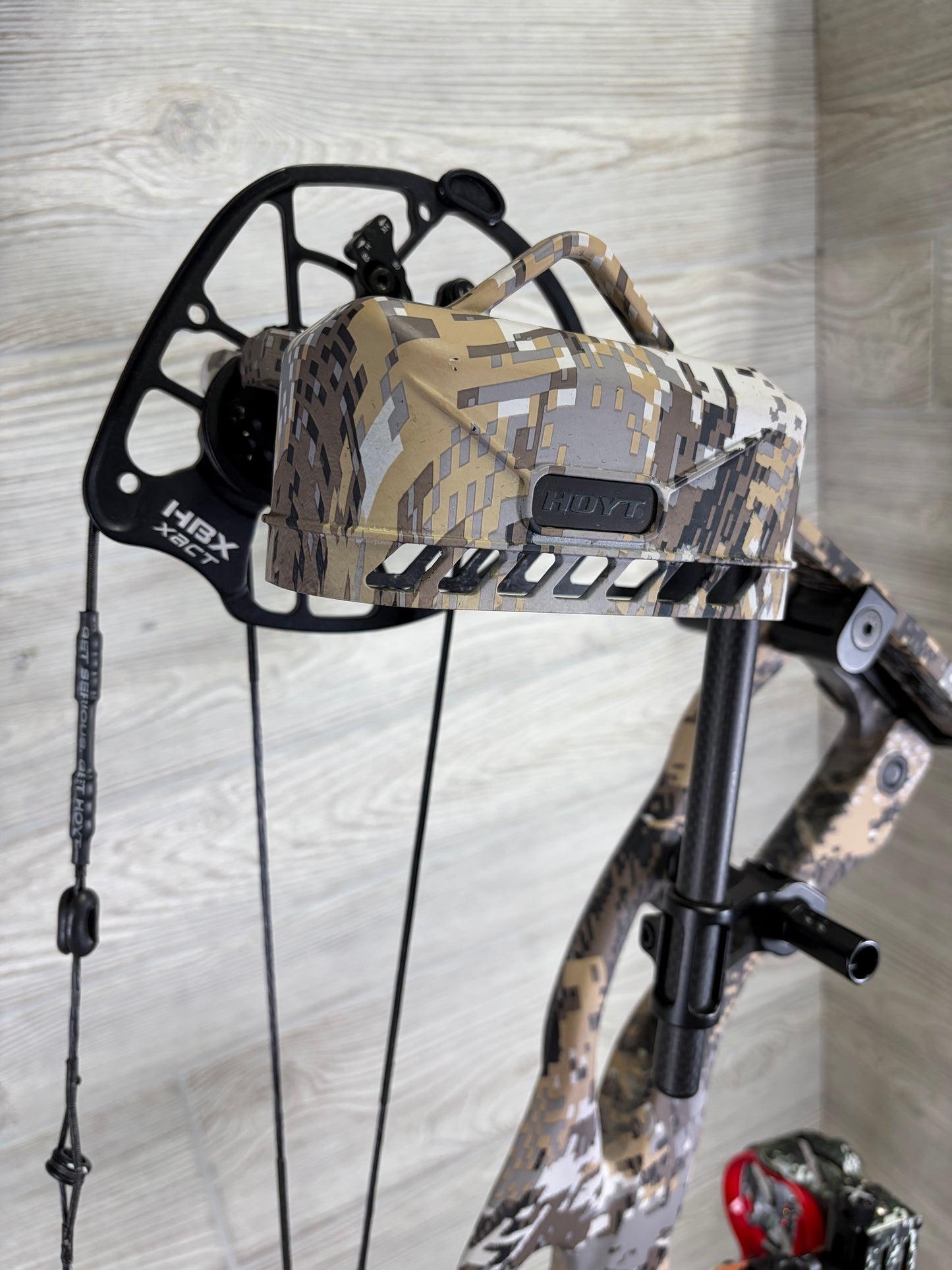 Used Hoyt RX-8 Right Hand 70lbs Sitka Elevated 2 Camo Pkg 25"-30"