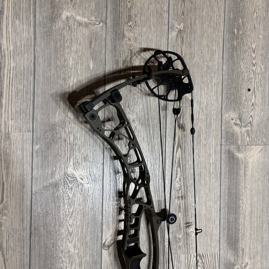 Used Hoyt Alpha AX-2 32 RH Wilderness