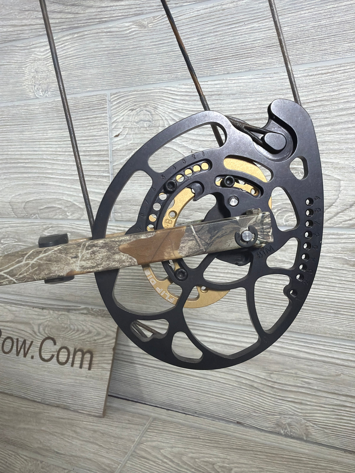 Used Bowtech Carbon Icon 28" 70lb Right Hand Camo Bow Pkg