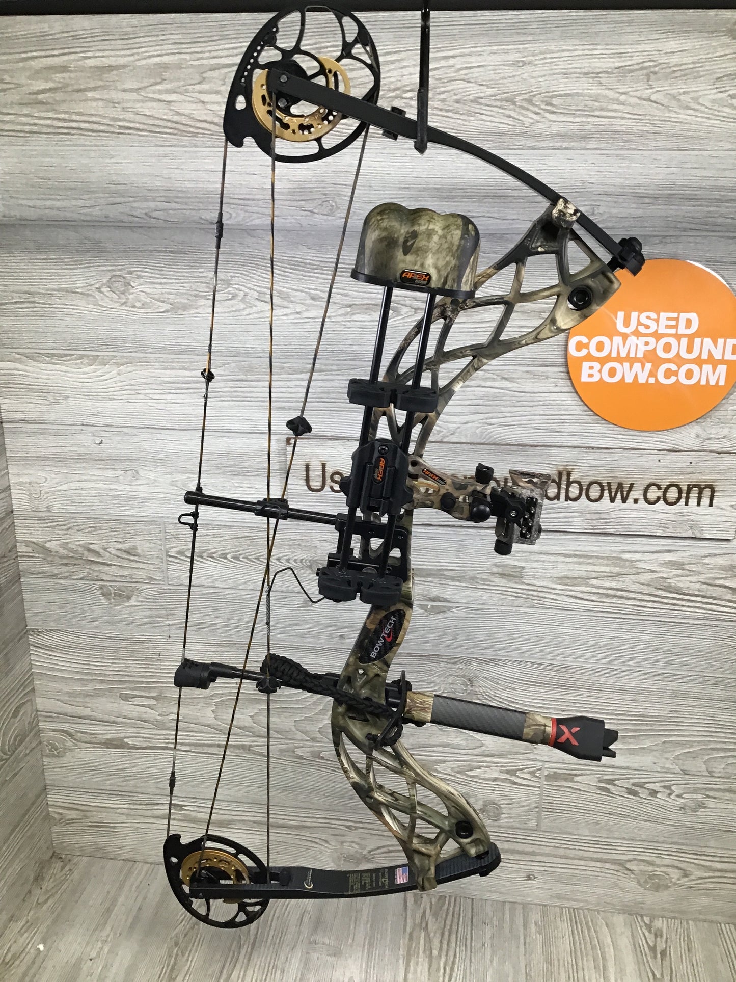 Bowtech Carbon Icon Right Handed 40-50lbs Camo Bow Package