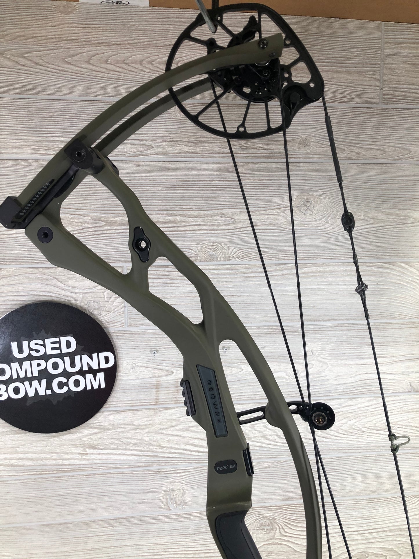 Used Hoyt RX-8 Right Handed Wilderness Green 70lbs 25-30"