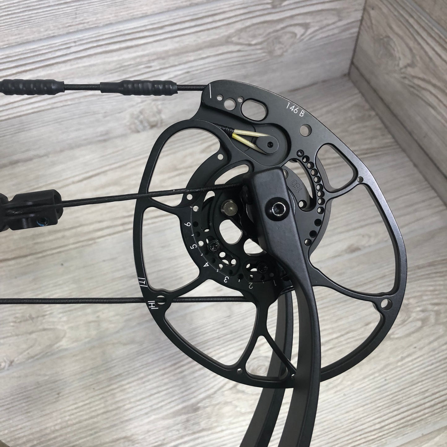 Darton Sequel 31 ST2 Right Handed 40-50lb. Mossy Oak Bottomlands