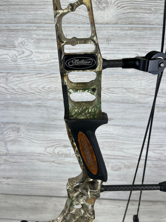 Used Mathews Vertix 29" 70lb RH Realtree Edge Bow Only