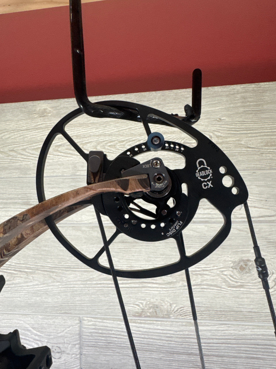 Bowtech Carbon One X 60-70# LH Mossy oak Camo
