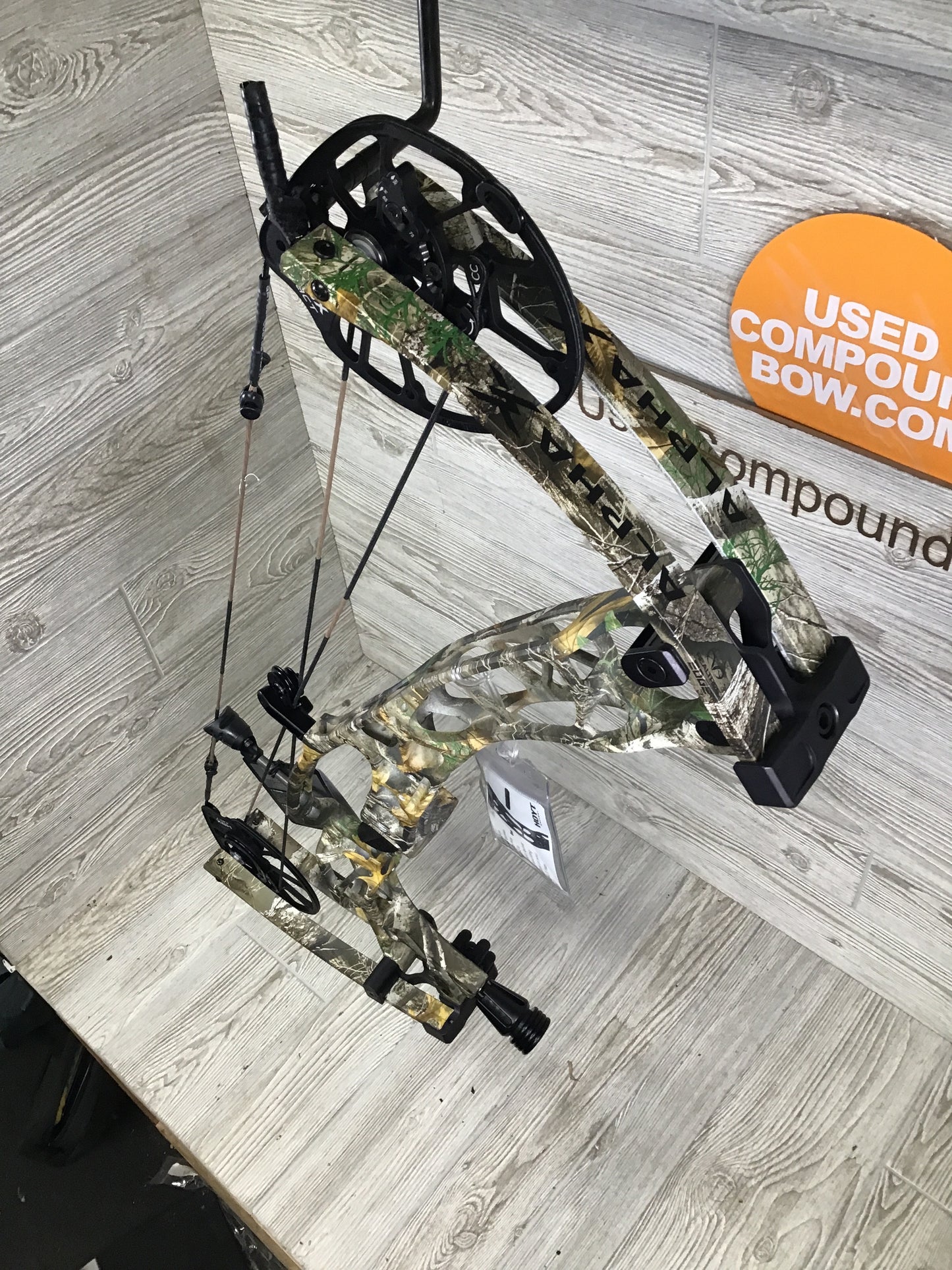New Hoyt Alpha X 30 Realtree Edge 50-60# 25" - 30" Right Hand
