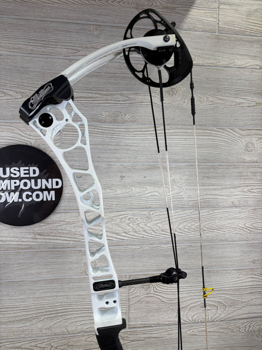 Mathews TRX 34 Right Handed White