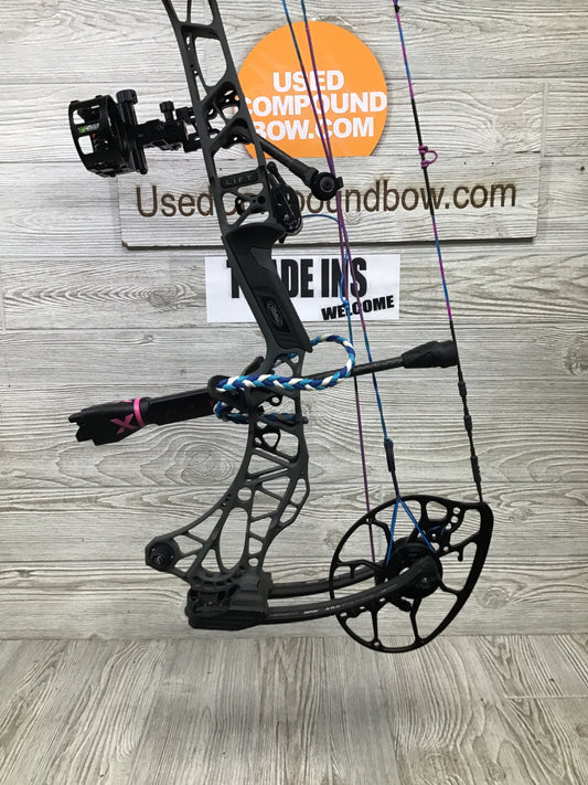 Used Mathews Lift RS Right Handed Shale Riser/ Black limbs Lightweight Limb Package