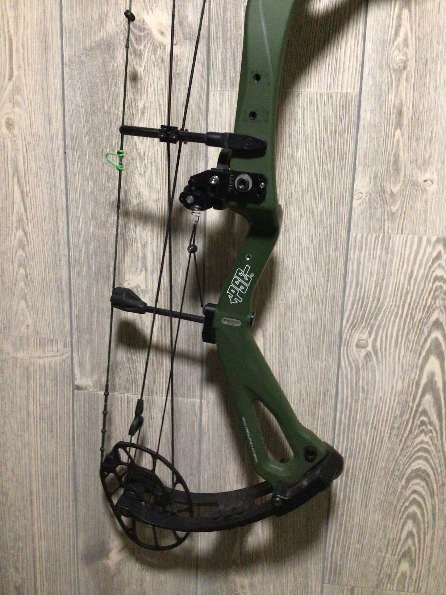 2024 PSE Carbon Levitate Right Hand EC2 Cam Nock On edition Green package