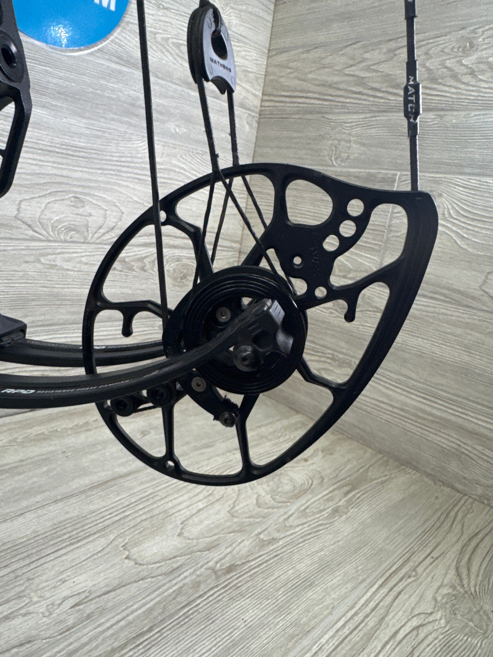 Mathews Lift 29.5 LH 29" 70lb Black Bow/Black Gold 4 pin slider