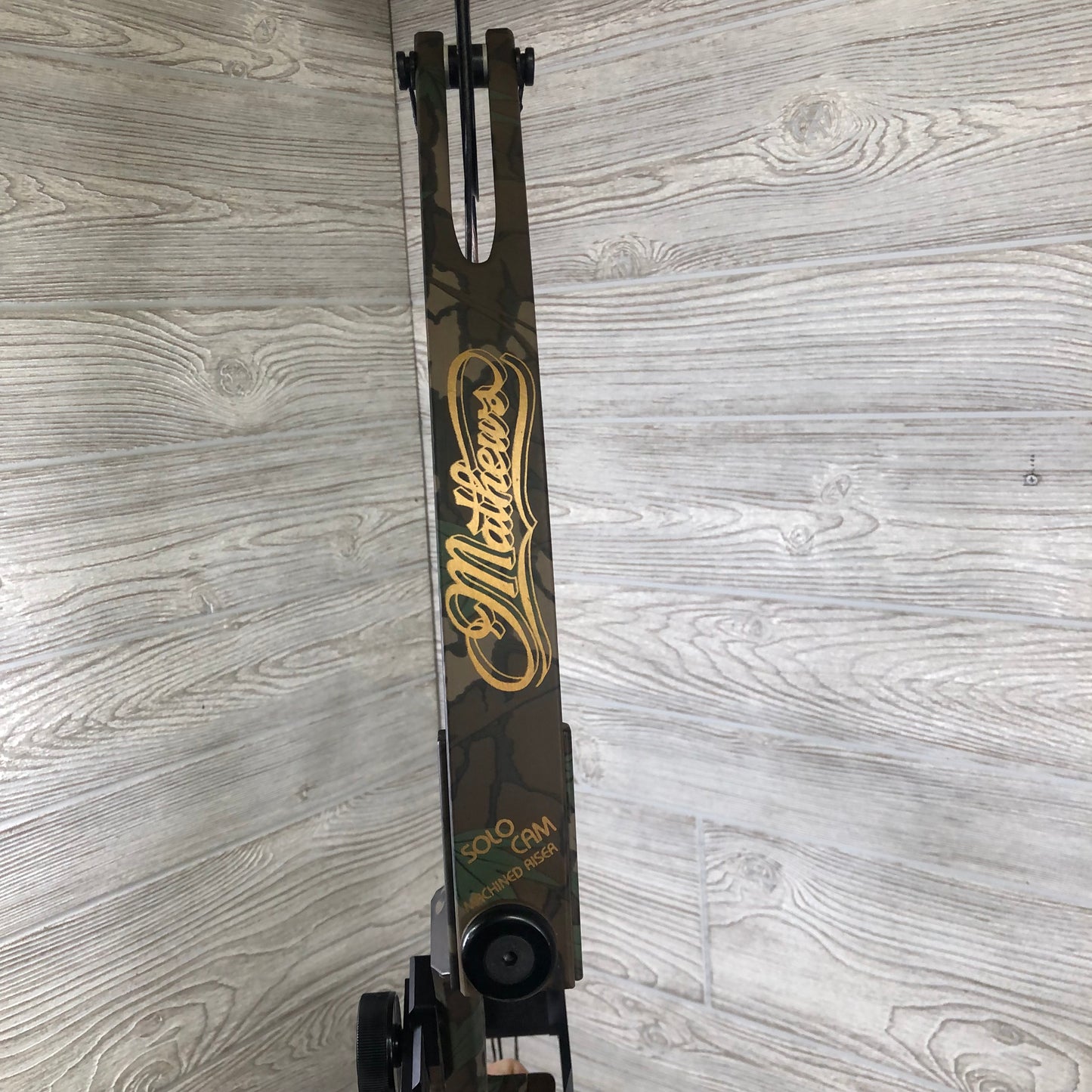 Used Mathews MQ1 30" 70lb Right Handed Bow CF