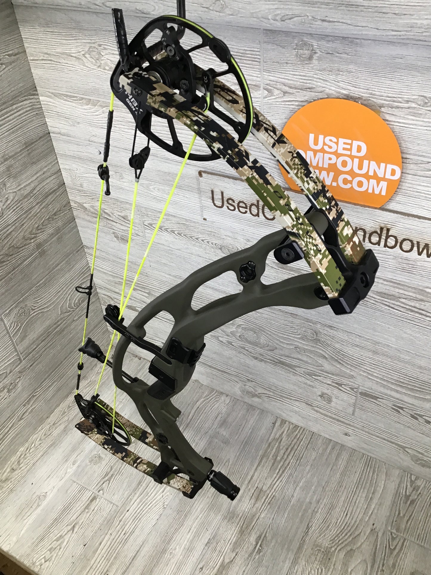 Hoyt RX-9 Right Handed Wilderness/Subalpine Limbs 70lbs 25-30" Bow