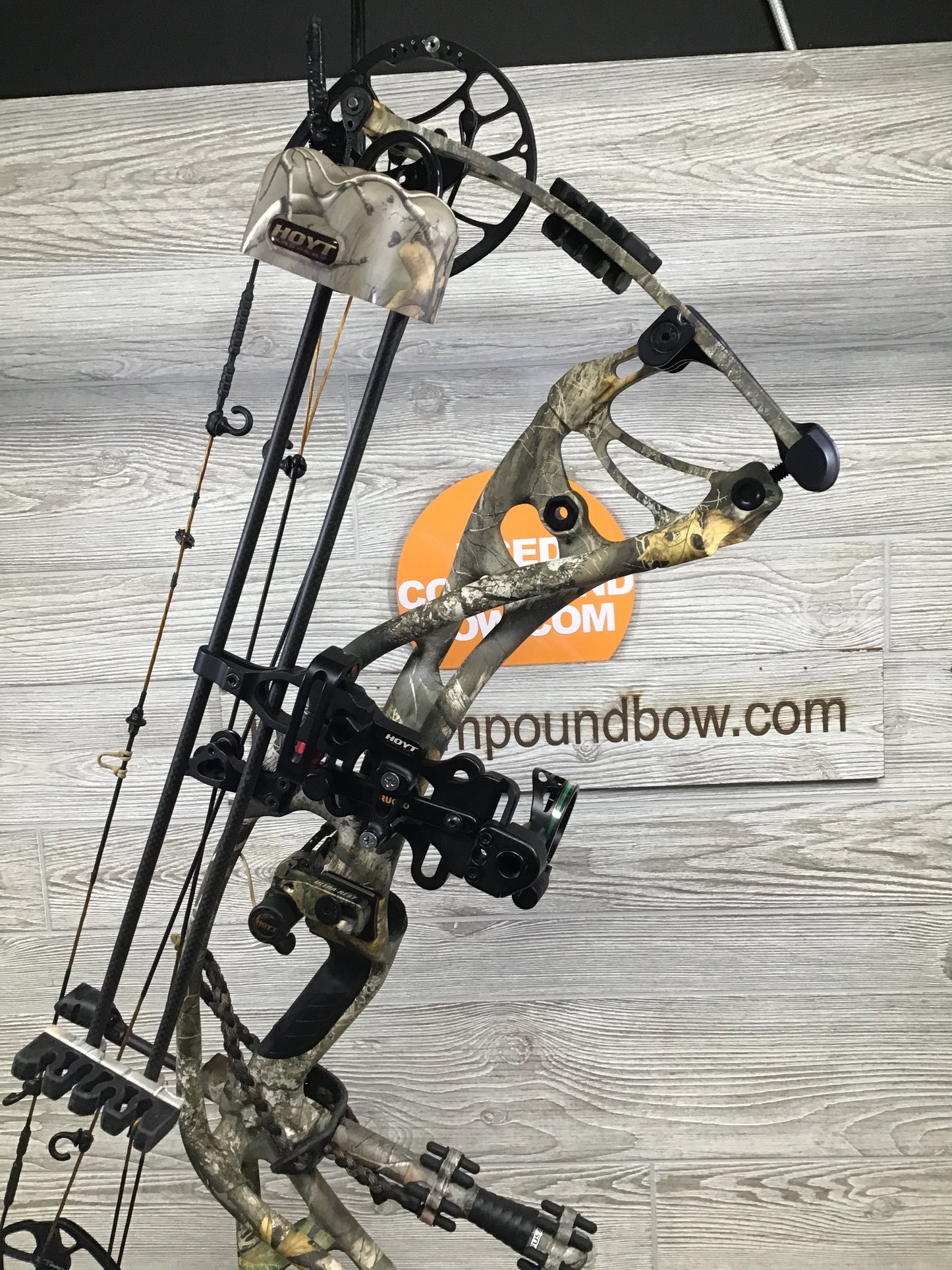 Used Hoyt Carbon RX-3 27-30 40-50# realtree Right handed package