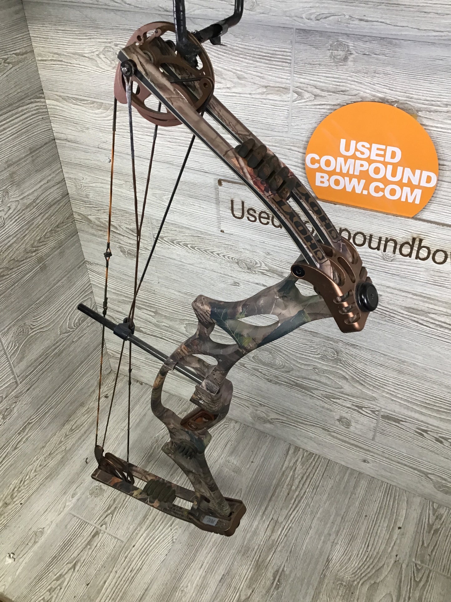 Used Hoyt Trykon Right Handed 28" 60-70# camo