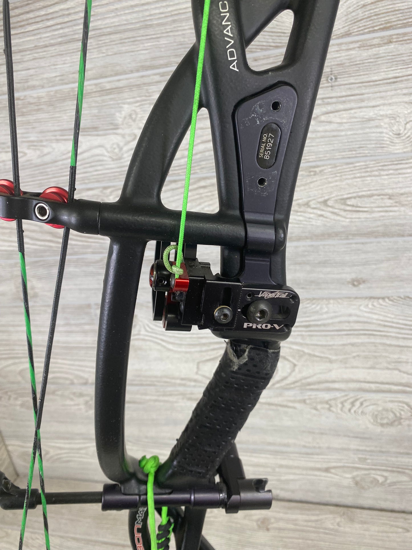 Used Hoyt Carbon Matrix #2 RKT 28.5" 60-70#