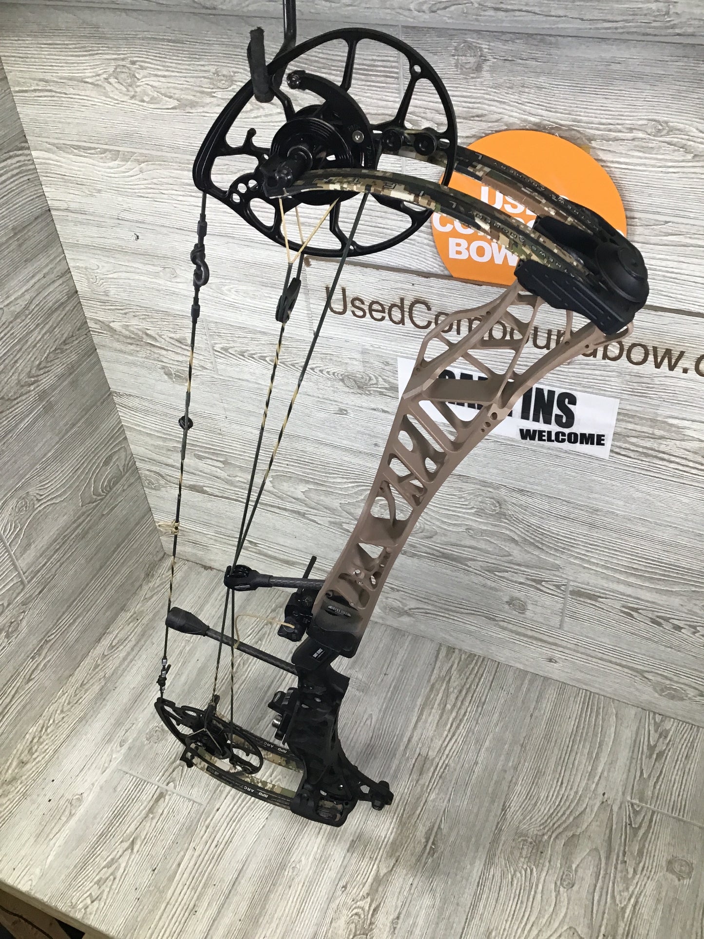 Used Mathews Lift X 33 Earth Fade W/ Subalpine limbs Right Hand 28/70