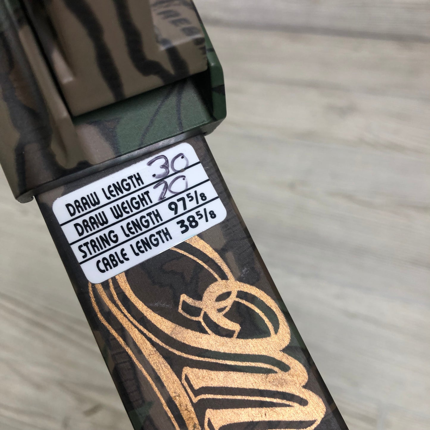 Used Mathews MQ1 30" 70lb Right Handed Bow CF