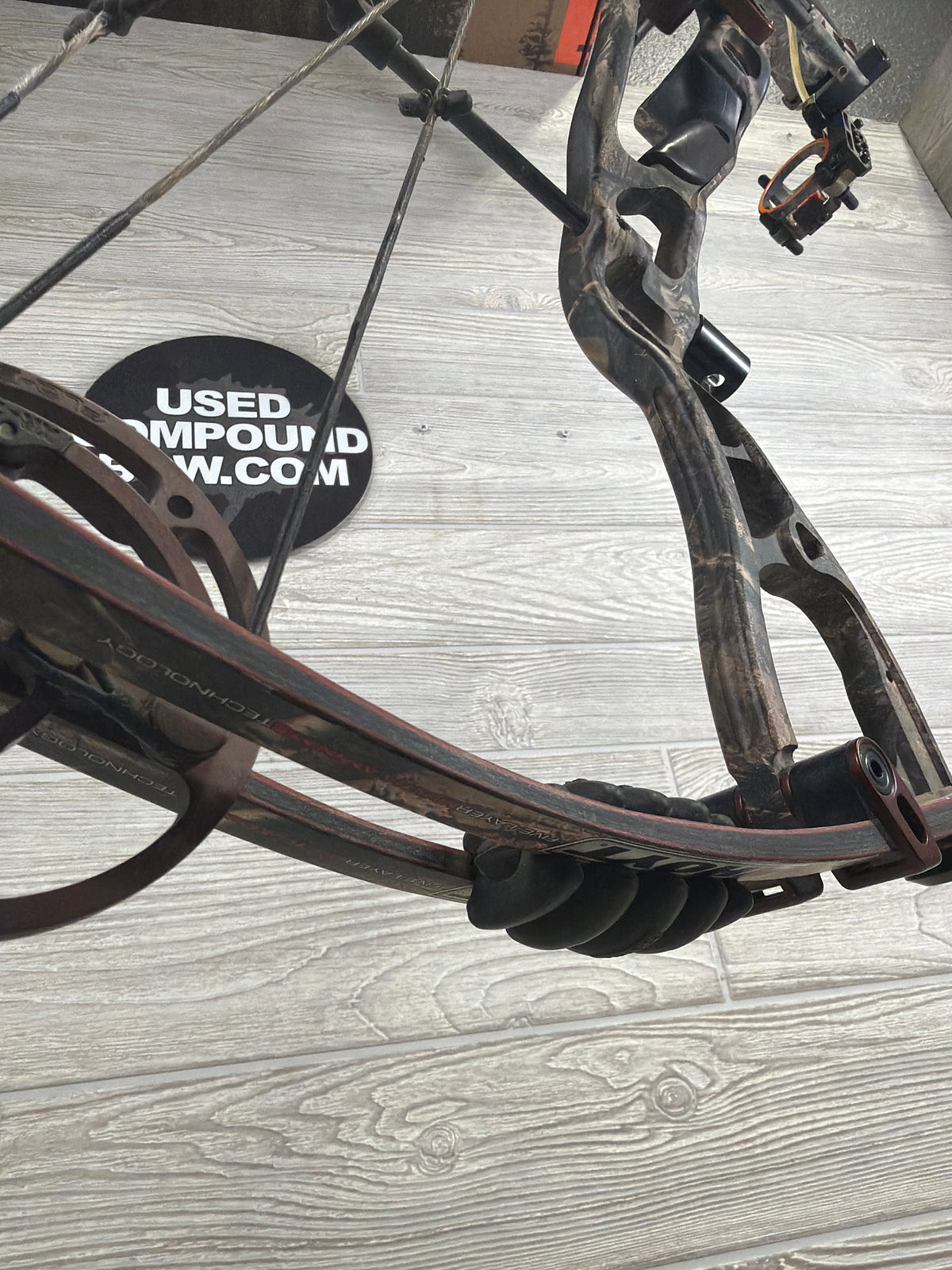 Hoyt CRX 32 27.5"/70# Right Handed Realtree package