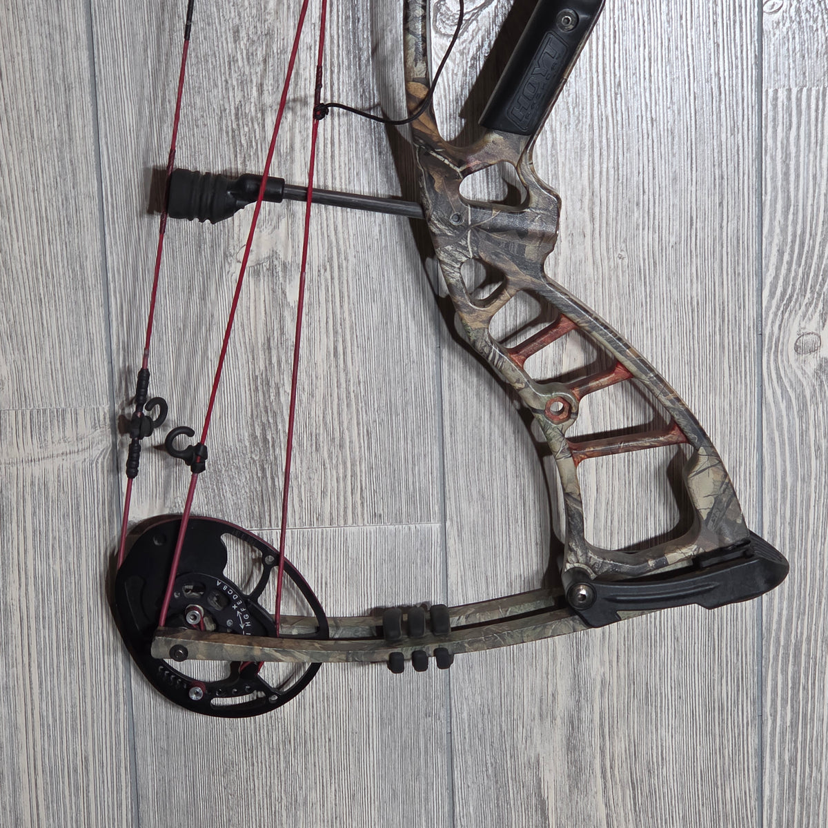 Used Hoyt Powermax RH Realtree Bow Package 60-70LBS