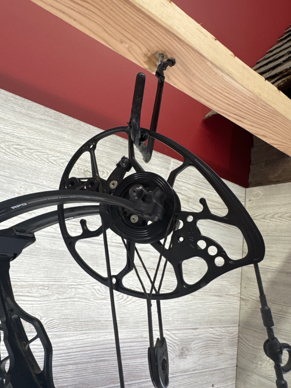 Mathews Lift 29.5 LH 29" 70lb Black Bow/Black Gold 4 pin slider