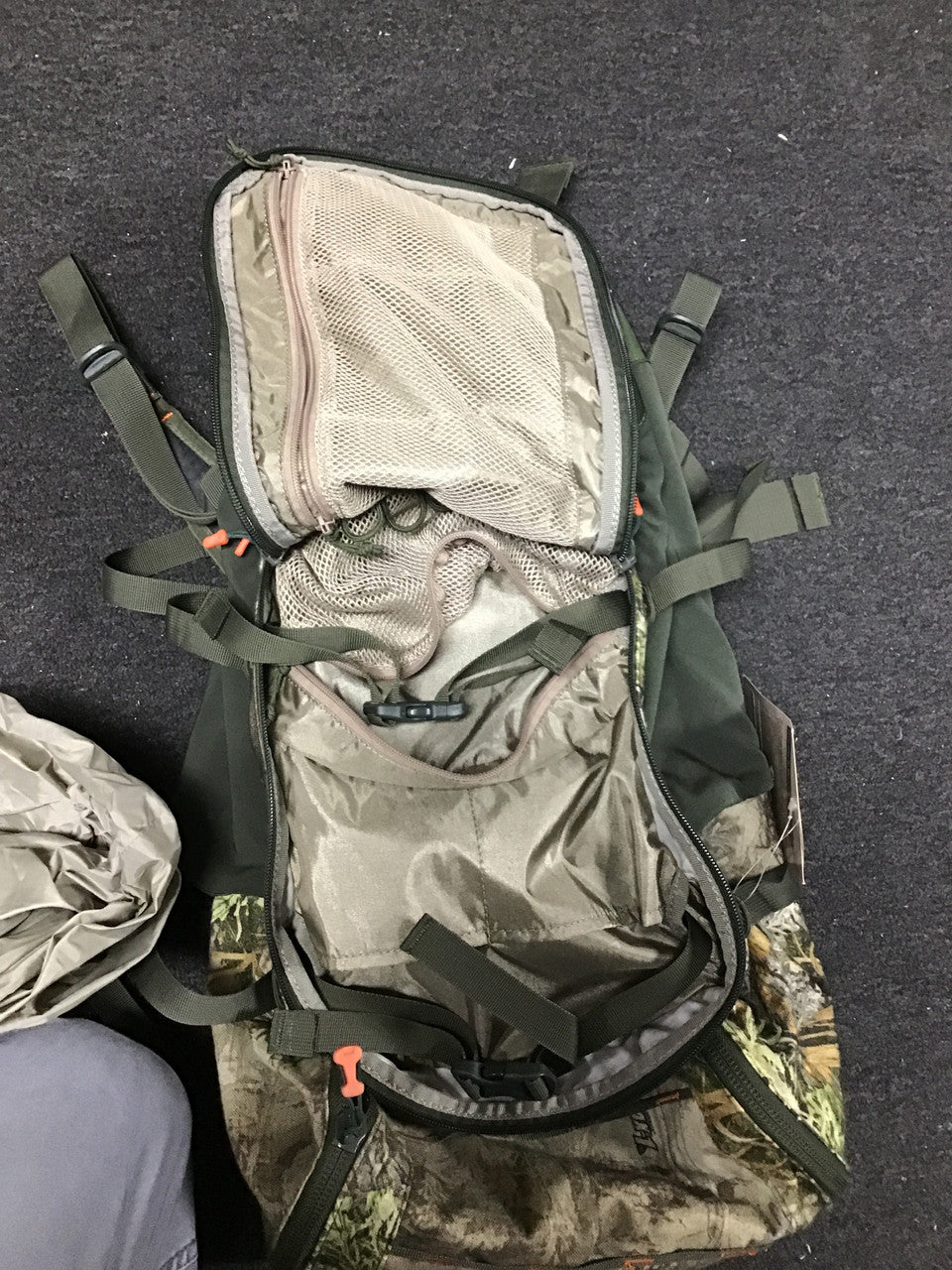 Easton Womens Bowhunter 1800 backpack