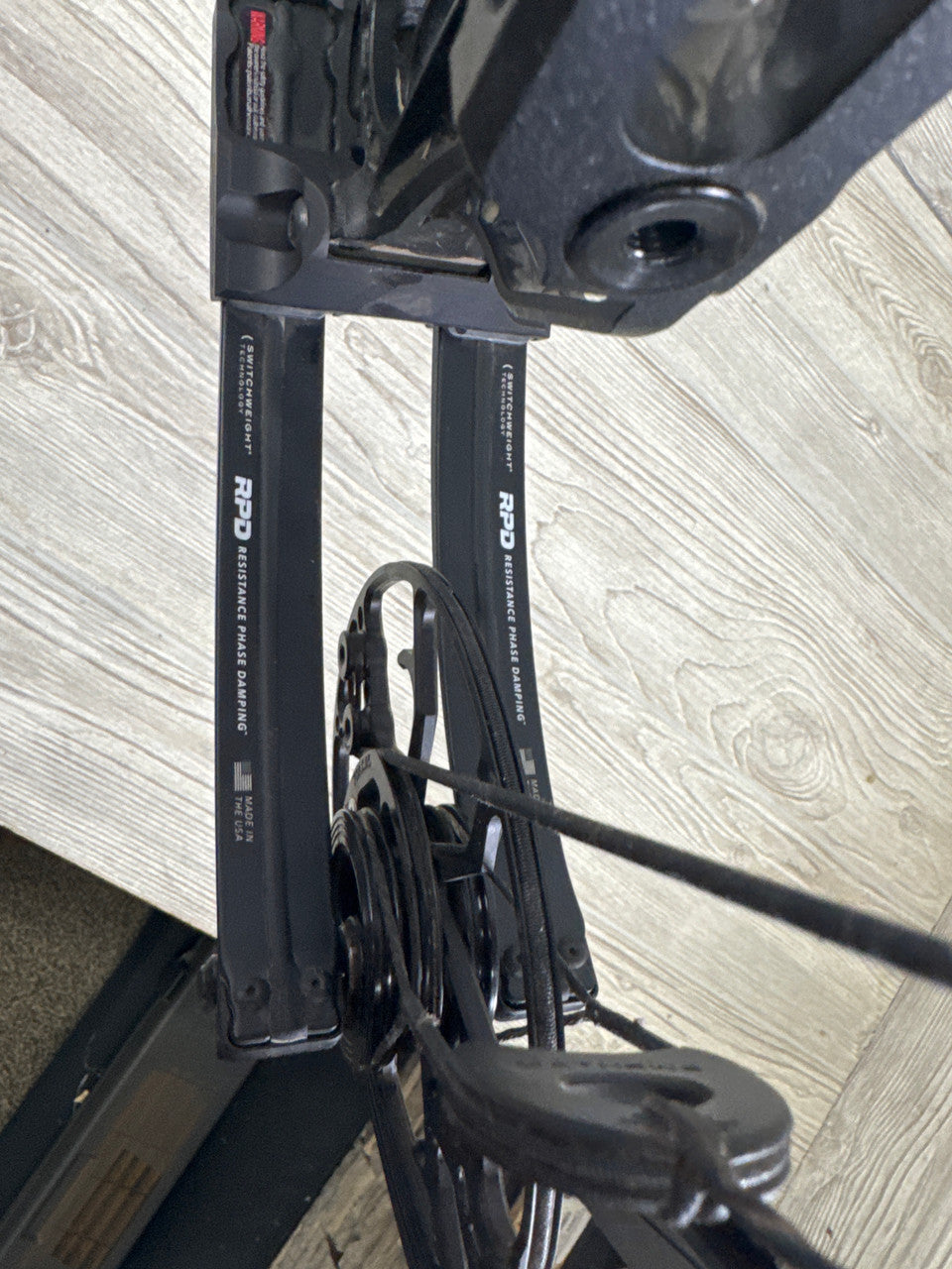 Mathews Lift 29.5 LH 29" 70lb Black Bow/Black Gold 4 pin slider