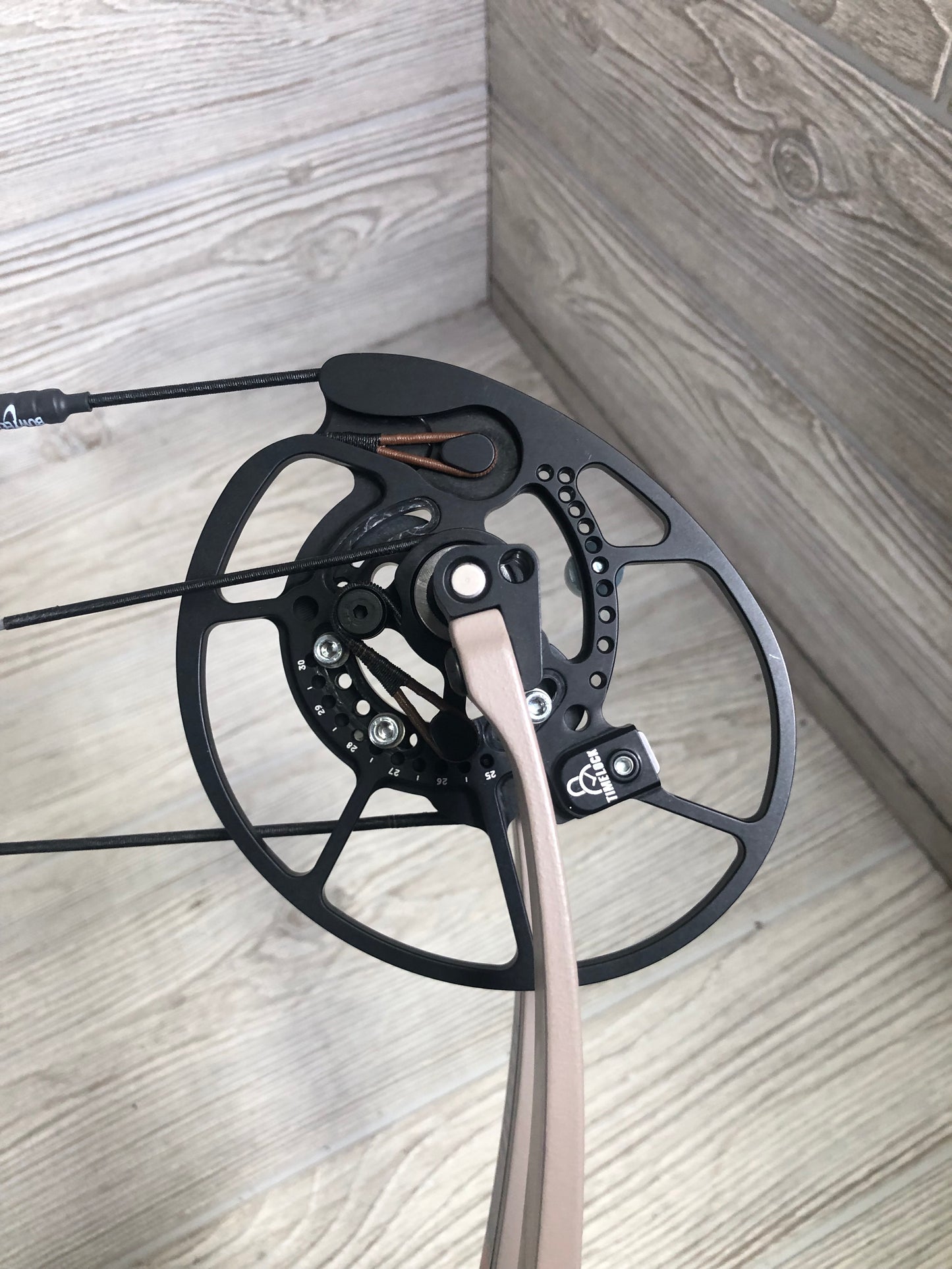Bowtech Proven 34 Sandstone Medium Cam Right Handed 25-30" 60-70lbs