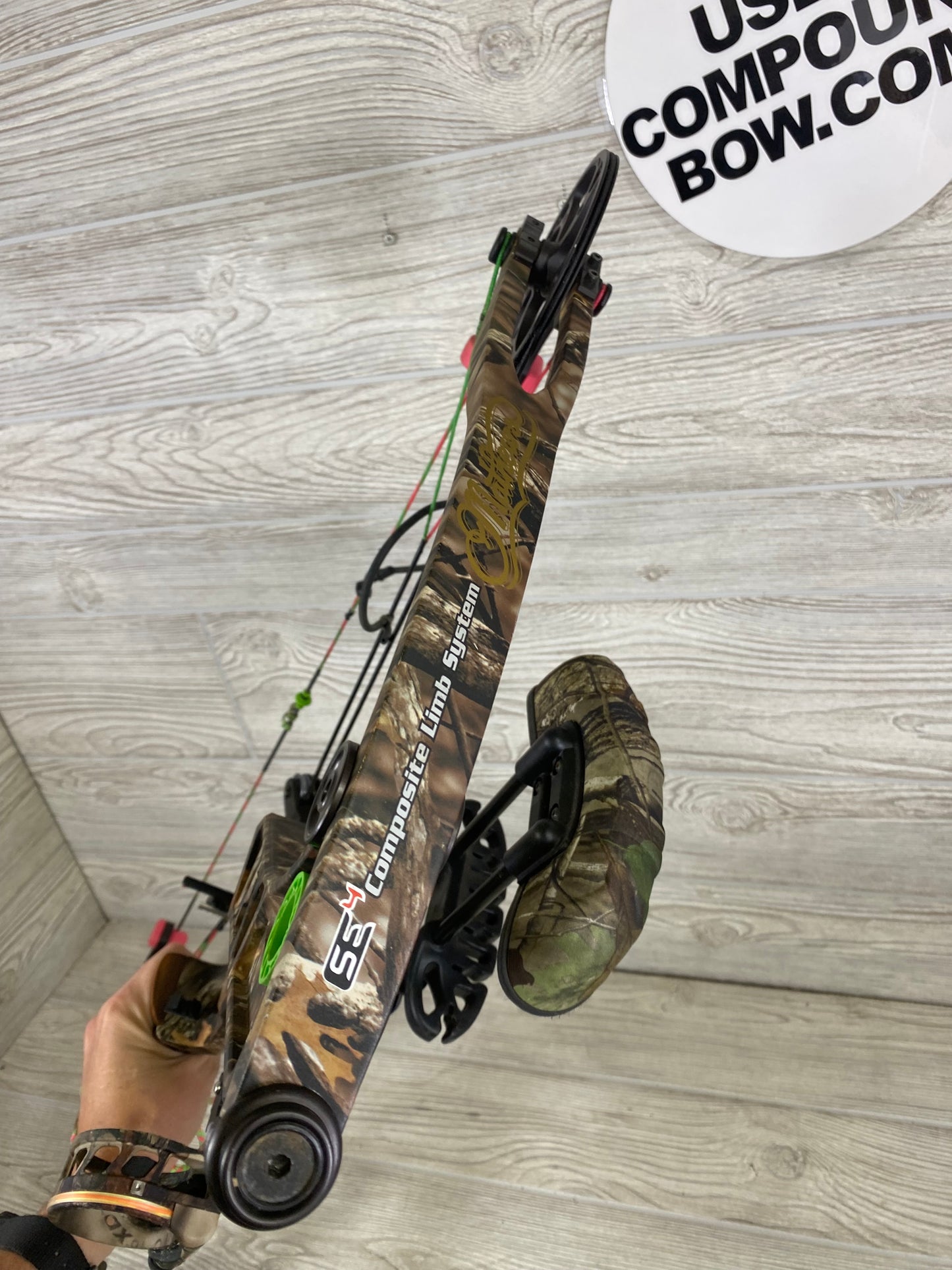 Used Mathews Reezen 7.0 Left Handed 70# 27.5"
